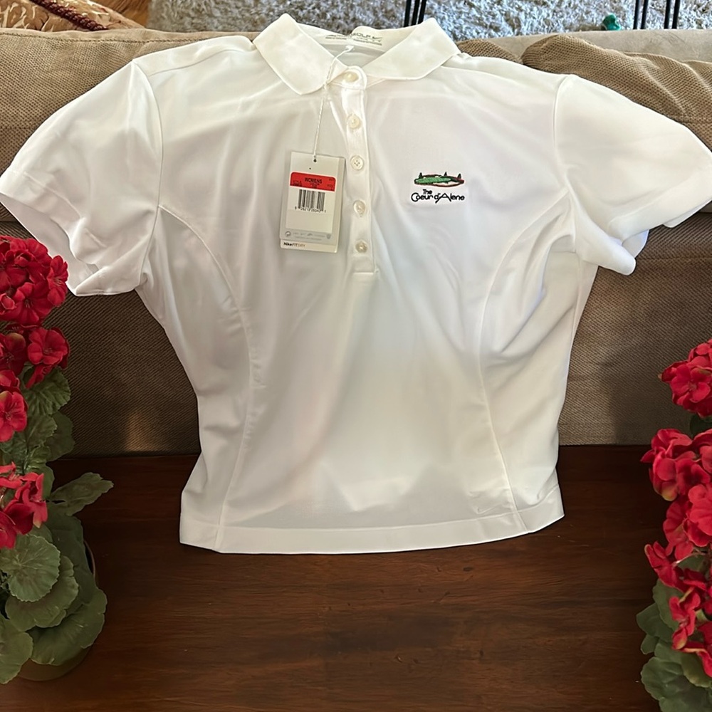 NWT NIKEGOLF FITDRY Short Sleeve Tee from the Coeur d’ Alene Resort